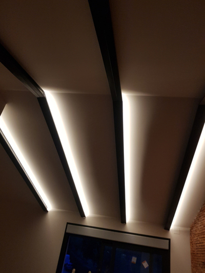 tiras de led sobre viga en habitaciones instalaciones electricas M&M venta y colocacion